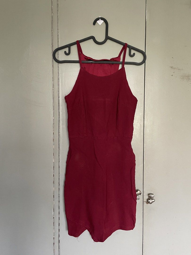 Burgundy Halter Dress (Category: Dresses) located in Pasig City. Submitted by ysaint (Listing ID 1422270891, Image 1). Description: - sexy dress for only 50! - fits xs-s .