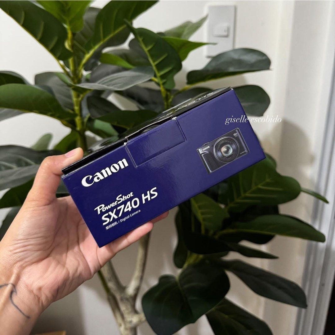 Canon PowerShot SX740 HS Digital Camera (Category: Cameras) located in Mandaluyong City. Submitted by preloved_by_g (Listing ID 1422345528, Image 2). Description: Brandnew Canon PowerShot SX740 HS - Black Includes original box! Mandaluyong ₱36,000.