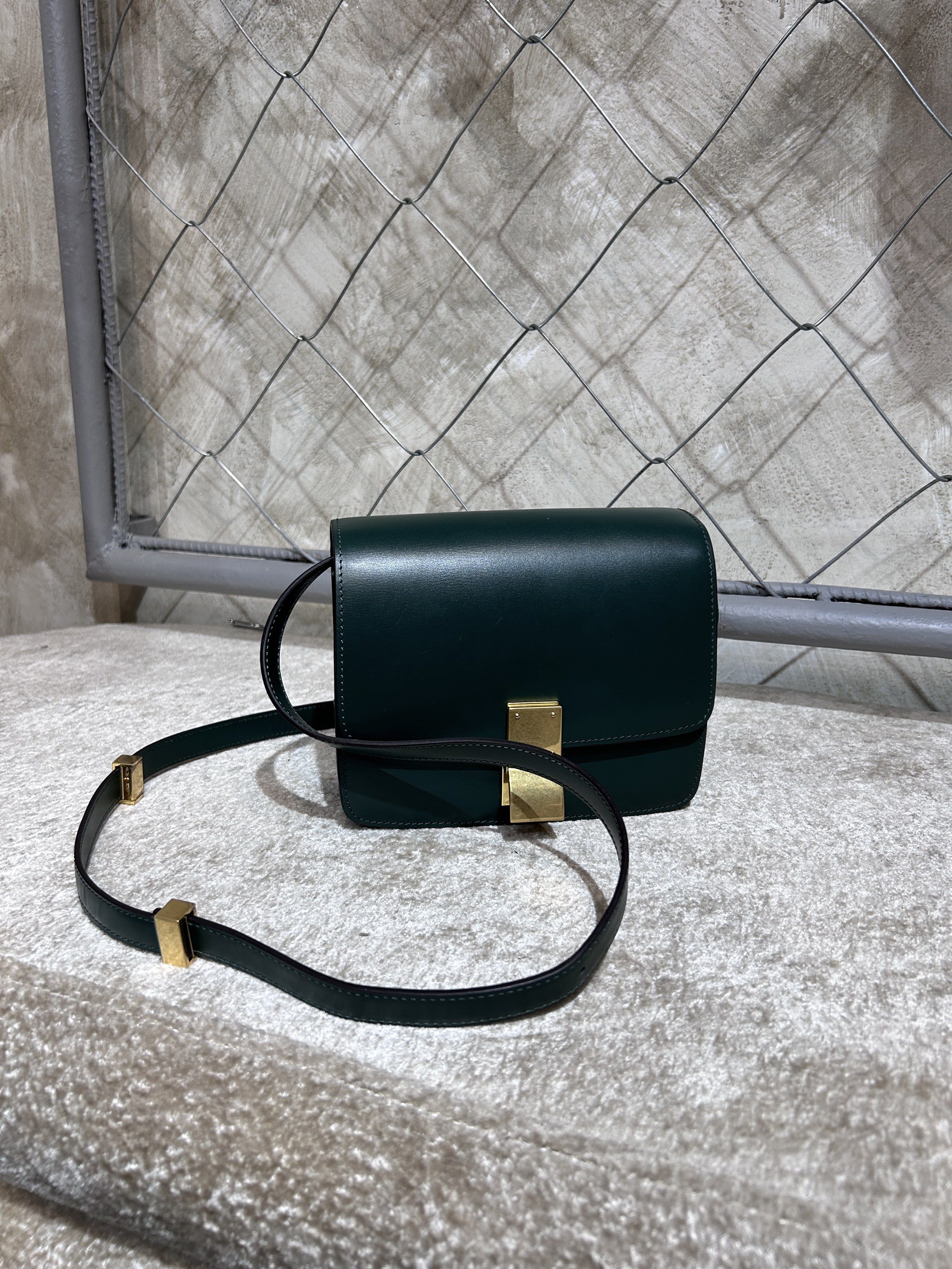 Celine Green Leather Medium Classic Box Bag (Category: Luxury Bags & Wallets) located in Manila. Submitted by ardobe.mnl (Listing ID 1422256706, Image 1). Description: - Celine Classic Box Bag - Dark green color - Gold-tone hardware - Long strap for shoulder/crossbody - Multiple compartments and zippered pocket - Made in Italy.