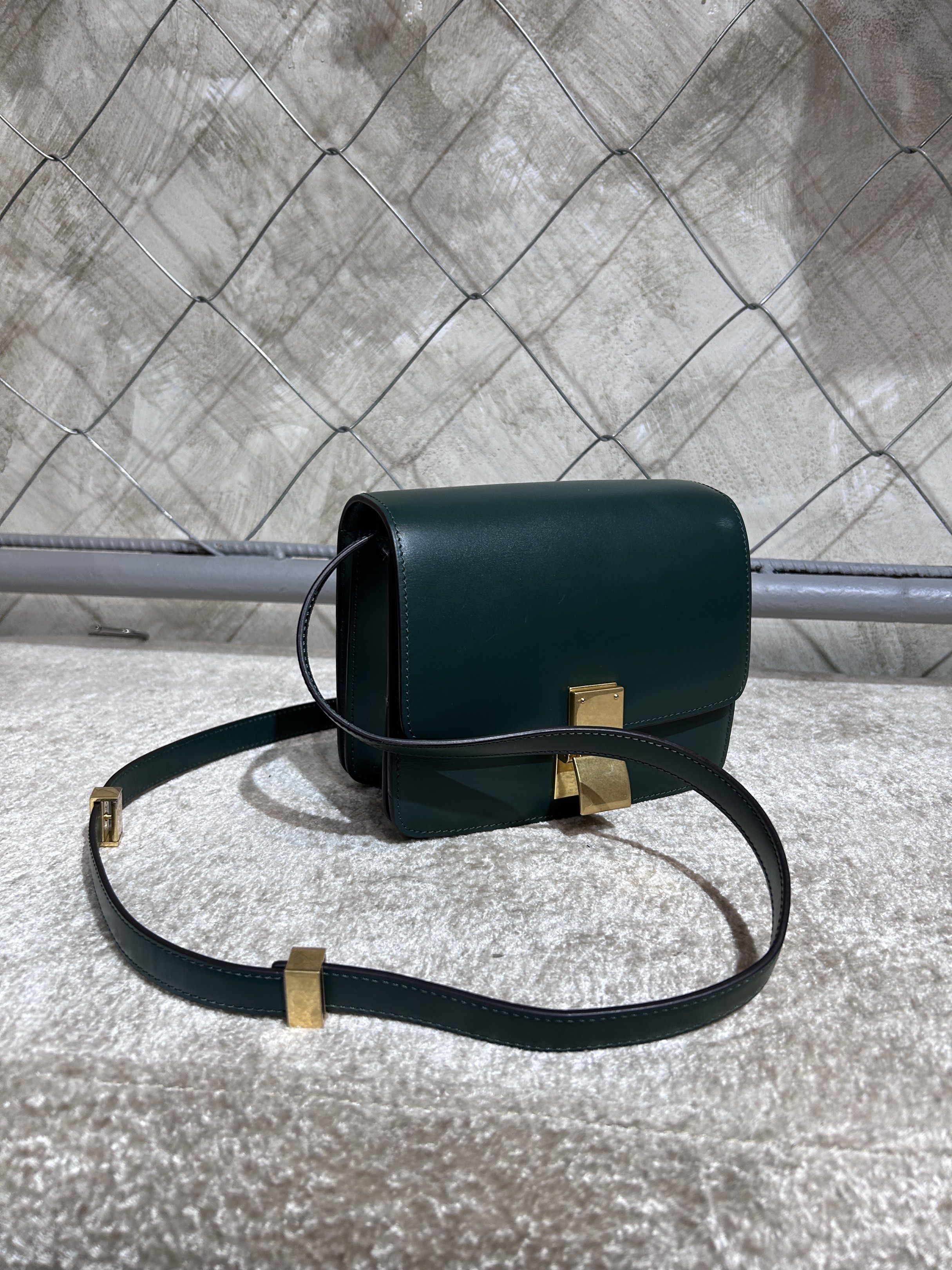 Celine Green Leather Medium Classic Box Bag (Category: Luxury Bags & Wallets) located in Manila. Submitted by ardobe.mnl (Listing ID 1422256706, Image 2). Description: - Celine Classic Box Bag - Dark green color - Gold-tone hardware - Long strap for shoulder/crossbody - Multiple compartments and zippered pocket - Made in Italy.