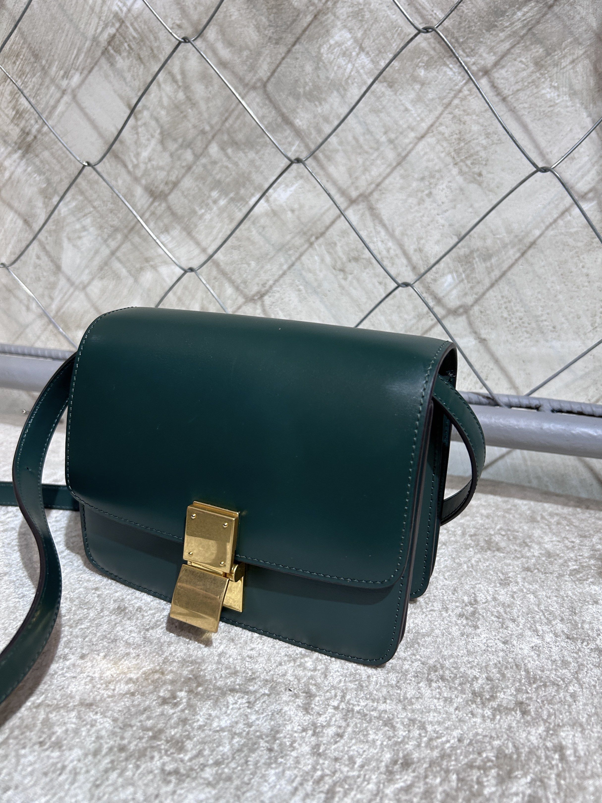 Celine Green Leather Medium Classic Box Bag (Category: Luxury Bags & Wallets) located in Manila. Submitted by ardobe.mnl (Listing ID 1422256706, Image 3). Description: - Celine Classic Box Bag - Dark green color - Gold-tone hardware - Long strap for shoulder/crossbody - Multiple compartments and zippered pocket - Made in Italy.