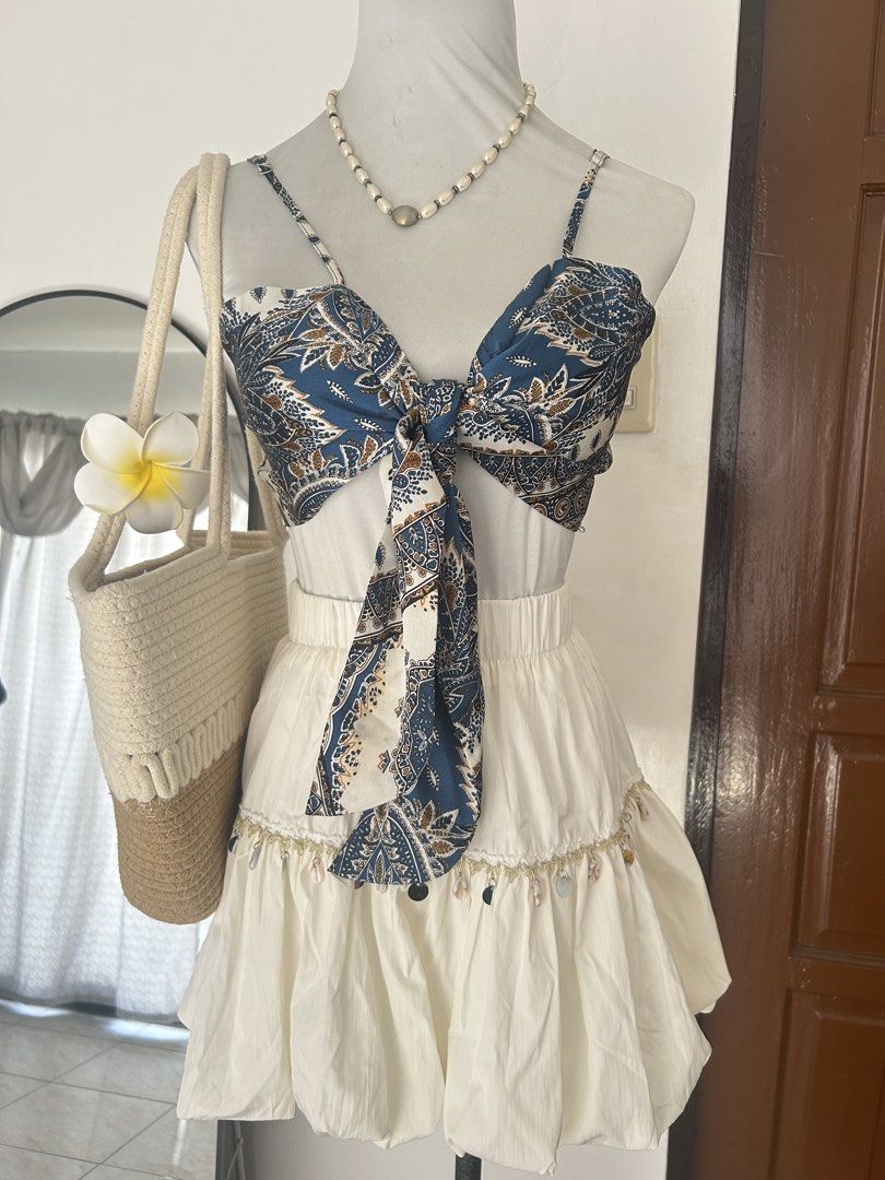 CIDER Paisley Print silk summer croptop (Category: Sets or Coordinates) located in Cainta. Submitted by ziellune (Listing ID 1422291071, Image 1). Description: Self tie yung front nyan Vv cutesy Adjustable straps L on tag but this is actually freesize coz adjustable naman siyaaa Unused.