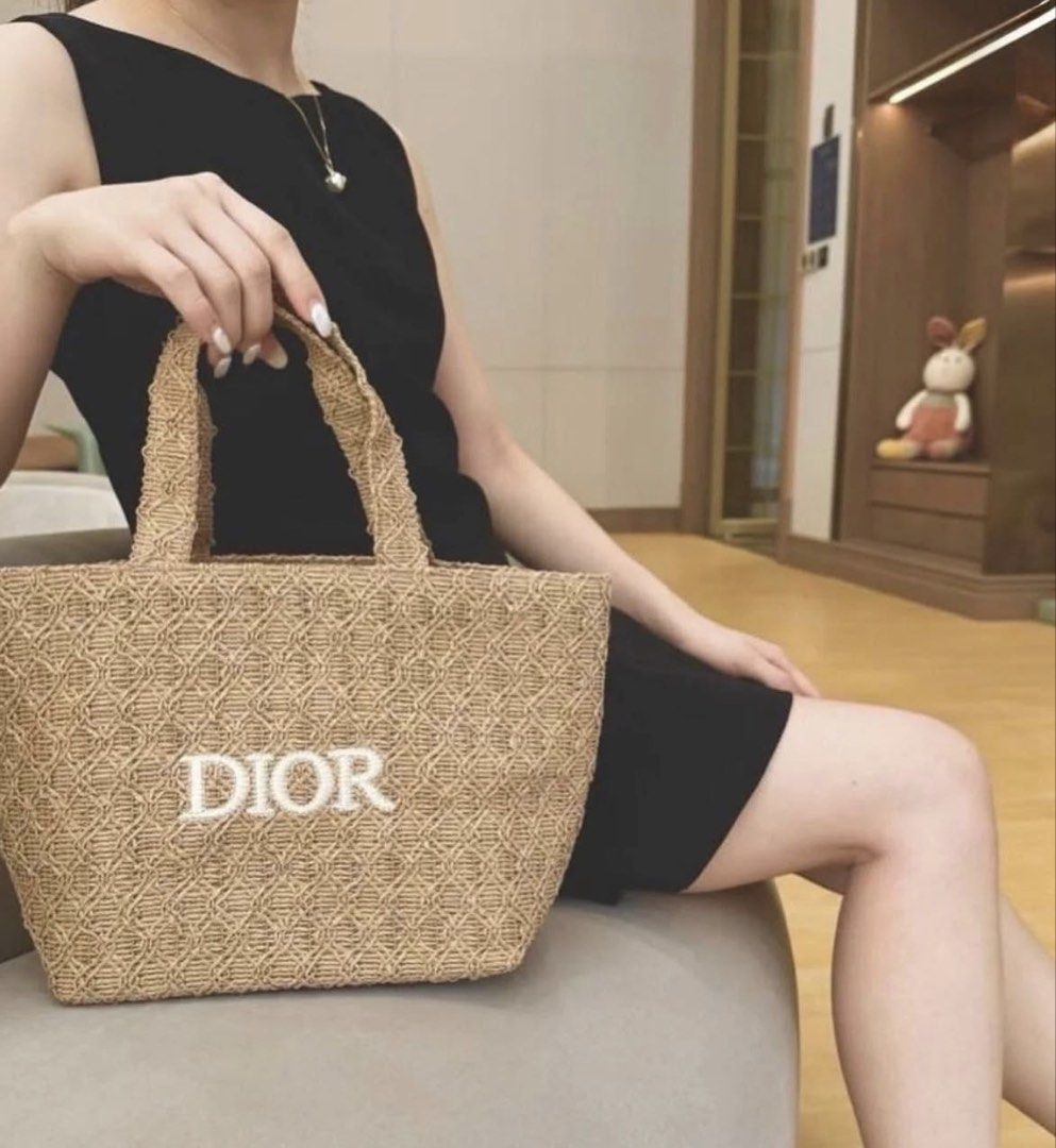 Dior Beauty woven raffia tote bag (Category: Beach Bags) located in Quezon City. Submitted by tjarchives (Listing ID 1422250807, Image 1). Description: .