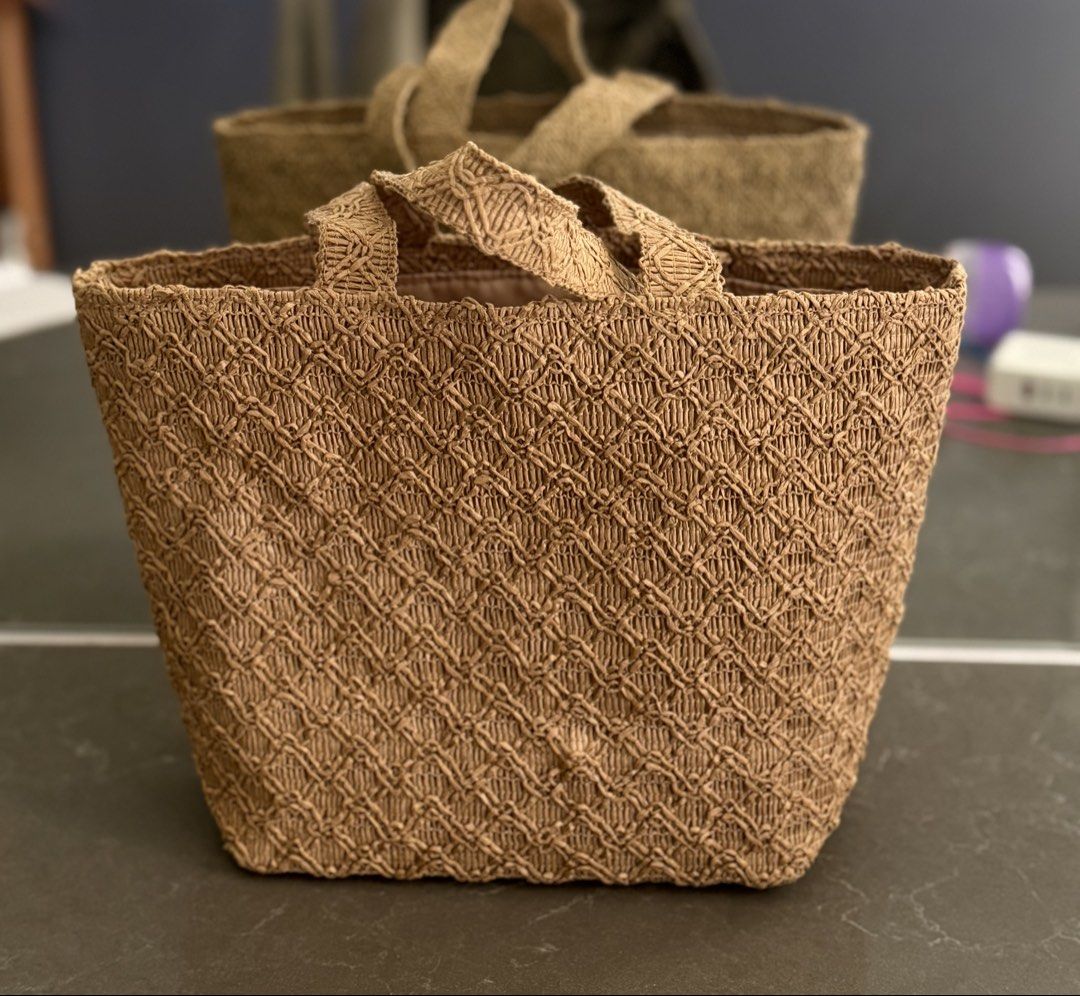 Dior Beauty woven raffia tote bag (Category: Beach Bags) located in Quezon City. Submitted by tjarchives (Listing ID 1422250807, Image 3). Description: .