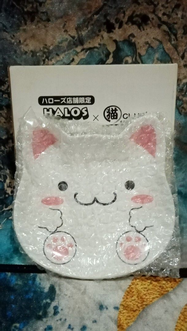 HALOS x Neko Club Cat Plate (Category: Dinnerware & Cutlery) located in Bulacan. Submitted by renasophiatoystore2020 (Listing ID 1422298268, Image 1). Description: - HALOS x Neko Club cat-shaped plate - Features a cute cat face design with pink accents - Comes with original box - Made in China - Perfect for serving snacks or as a decorative piece - White plate with cat face design.