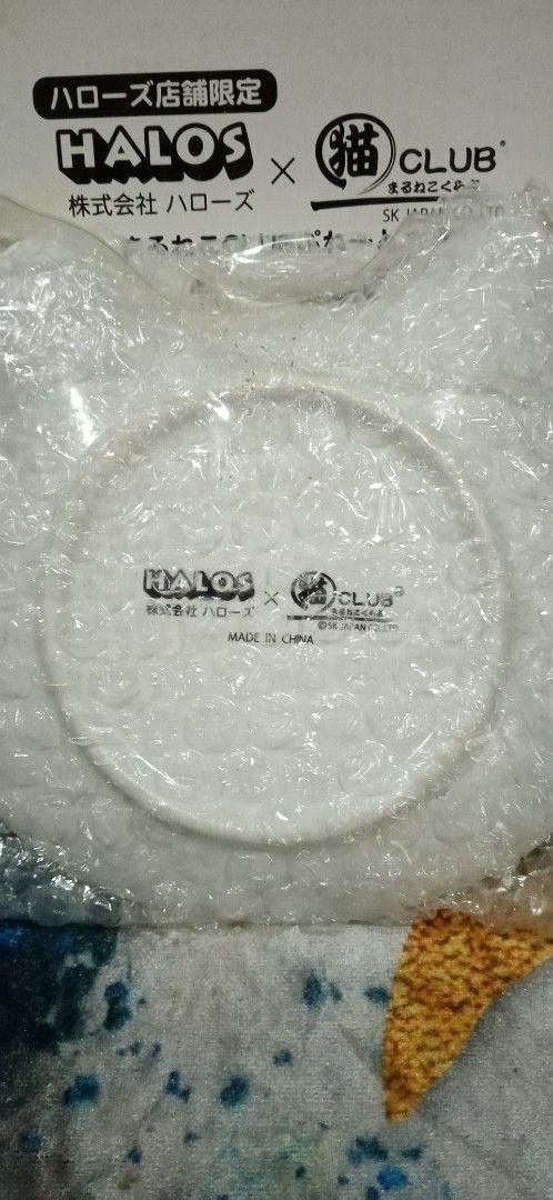 HALOS x Neko Club Cat Plate (Category: Dinnerware & Cutlery) located in Bulacan. Submitted by renasophiatoystore2020 (Listing ID 1422298268, Image 3). Description: - HALOS x Neko Club cat-shaped plate - Features a cute cat face design with pink accents - Comes with original box - Made in China - Perfect for serving snacks or as a decorative piece - White plate with cat face design.