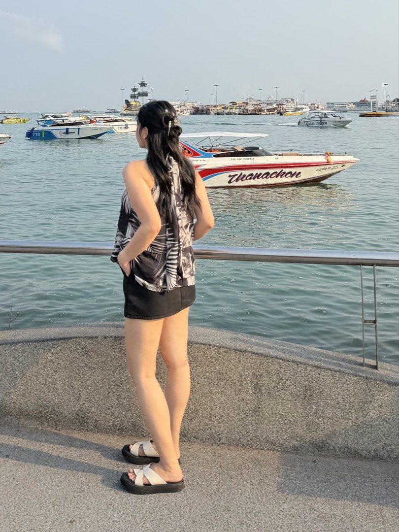 H&M Halter Top with Leaf Print (Category: Others Tops) located in Caloocan City. Submitted by dimpsymc19 (Listing ID 1422323875, Image 2). Description: USED ONCE - Stylish halter top - Black and white leaf print - Sleeveless design - Ideal for casual outings or vacation - Top only.