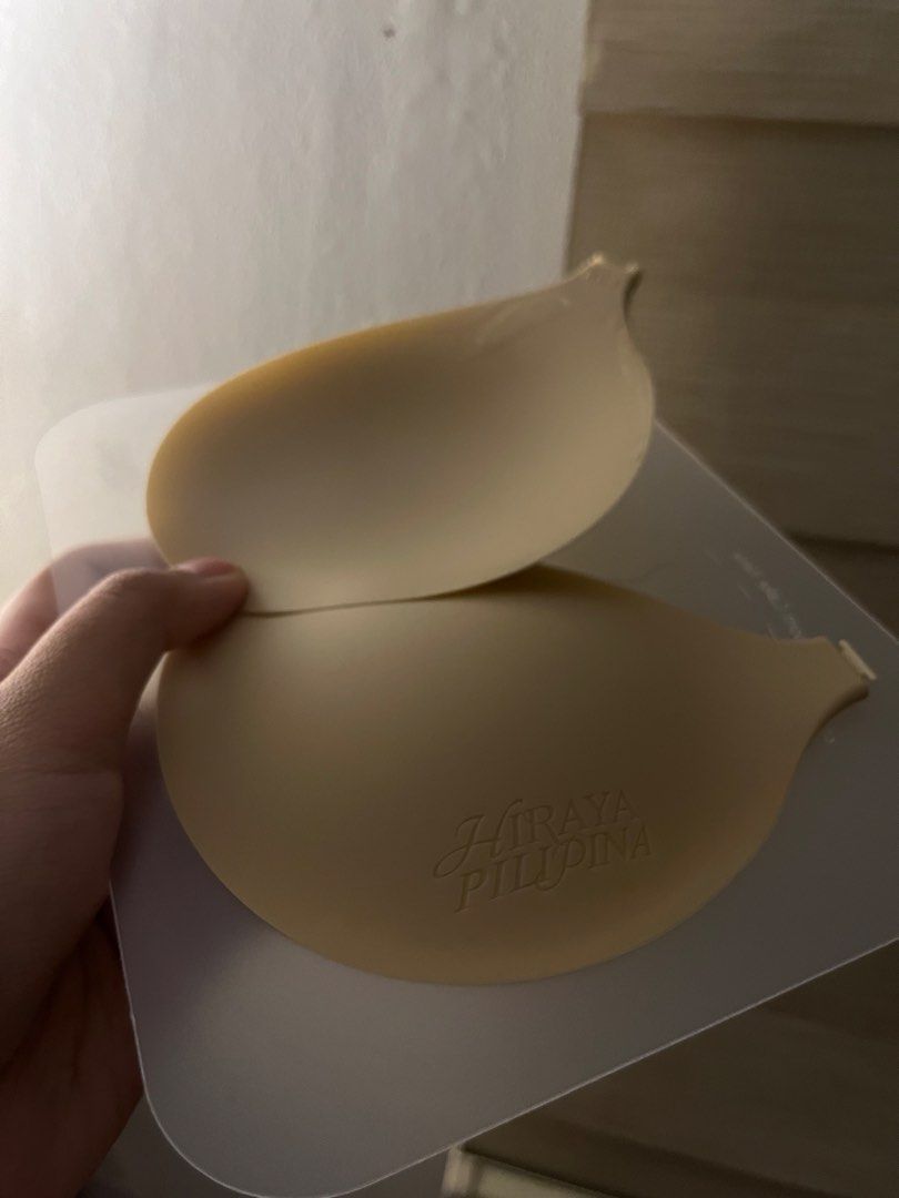 Hiraya Pilipina Bosom Cake A Cup (Category: Undergarments & Loungewear) located in Bacoor. Submitted by fmifinds (Listing ID 1422360139, Image 3). Description: - Hiraya Pilipina Bosom Cake Strapless Bra - A Cup Size to B can fit for extra push - Enhanced with stronger adhesive - Provides natural lift and support - Ideal for backless and strapless outfits - Comes with a protective cover Less than the Original price ‼️no adhesive & 3 times nagamit 