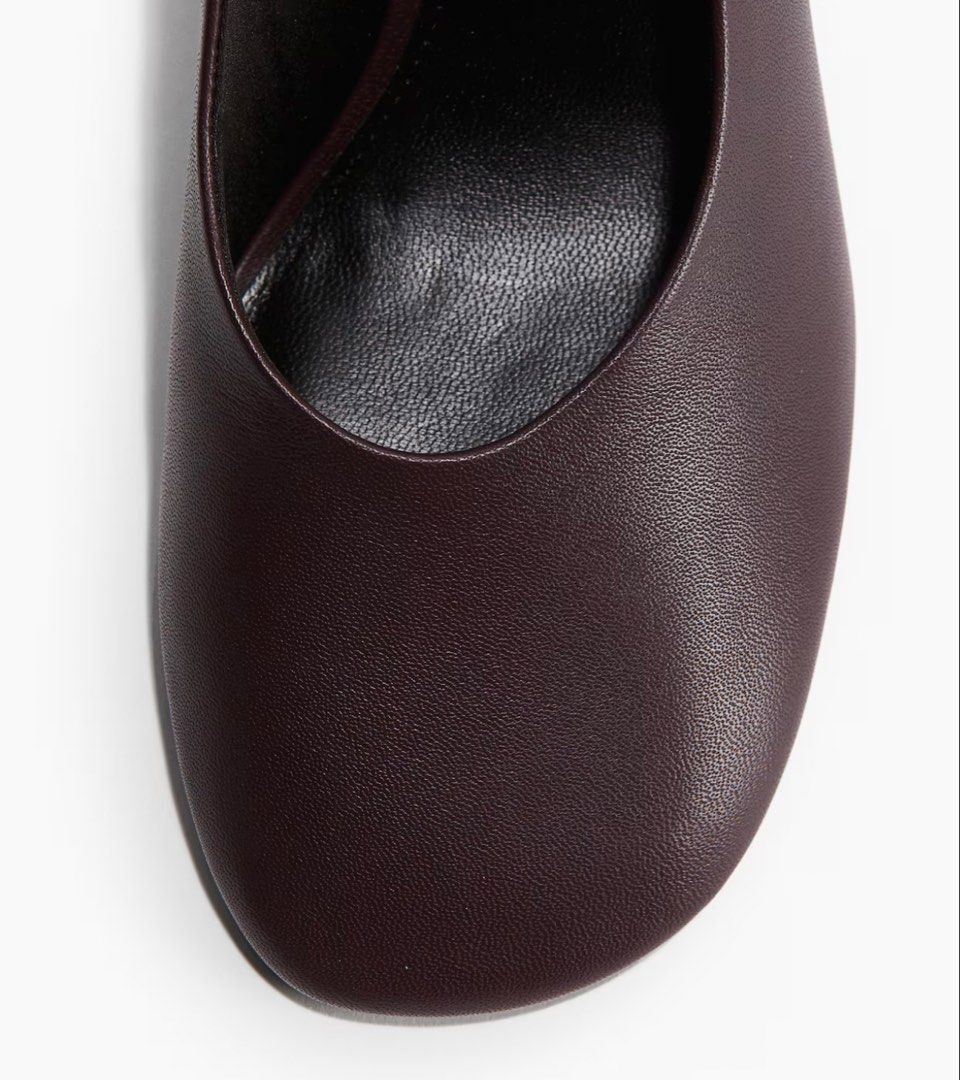 H&M Leather Heels (Category: Heels) located in Marikina City. Submitted by acbwee (Listing ID 1422260674, Image 3). Description: - H&M leather heels - Rich burgundy color - Classic pointed toe - Mid-height stiletto heel - Made of smooth leather - Adds sophistication to any outfit.