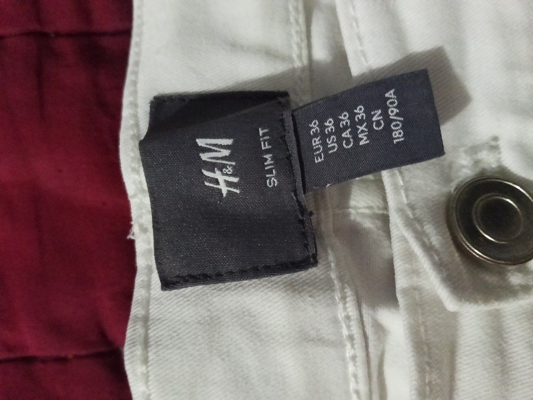 H&M Slim Fit shorts- Size 36 (Category: Jeans) located in Caloocan City. Submitted by nobleflower_4c42cc (Listing ID 1422327665, Image 3). Description: - H&M White Short - Button closure - Back pockets - Size: EUR 36, US 36, CA 36, CN 180/90A.