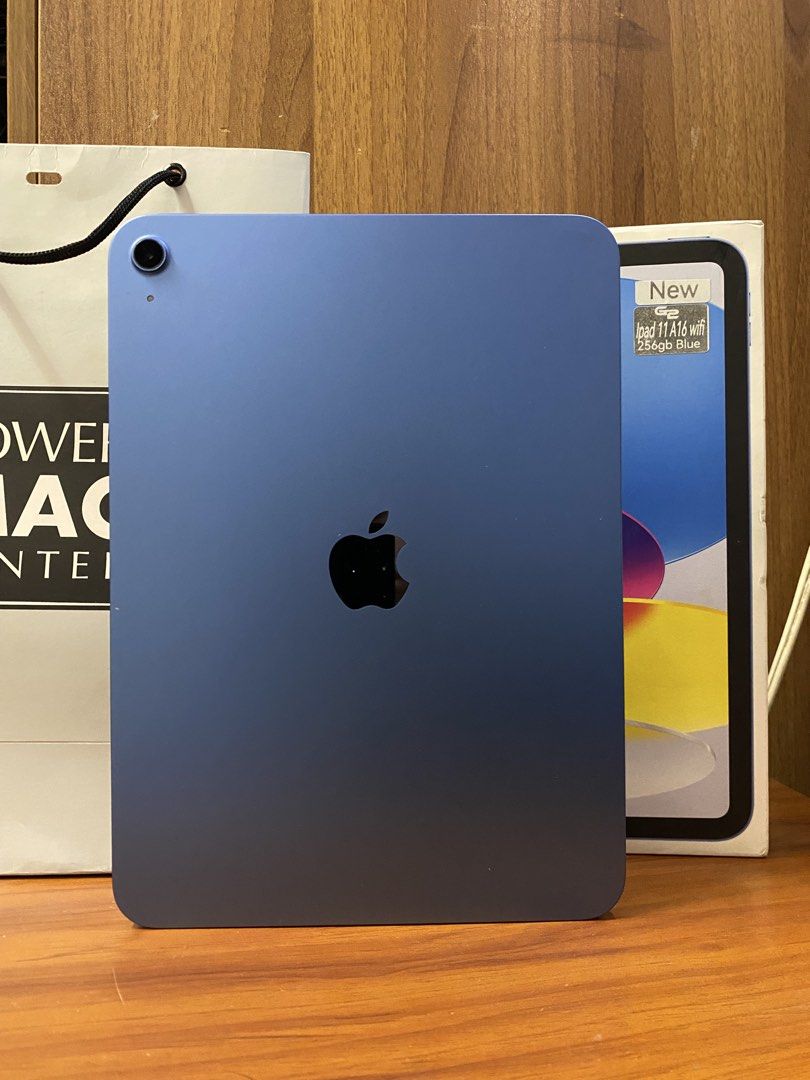 iPad A16 256gb (Category: iPad) located in San Carlos. Submitted by marco1199 (Listing ID 1422275684, Image 1). Description: iPad A16 256gb WiFi Active warranty No issue w/ Box, manual, charger TG installed Open for COD 🏠…….🚚📦.
