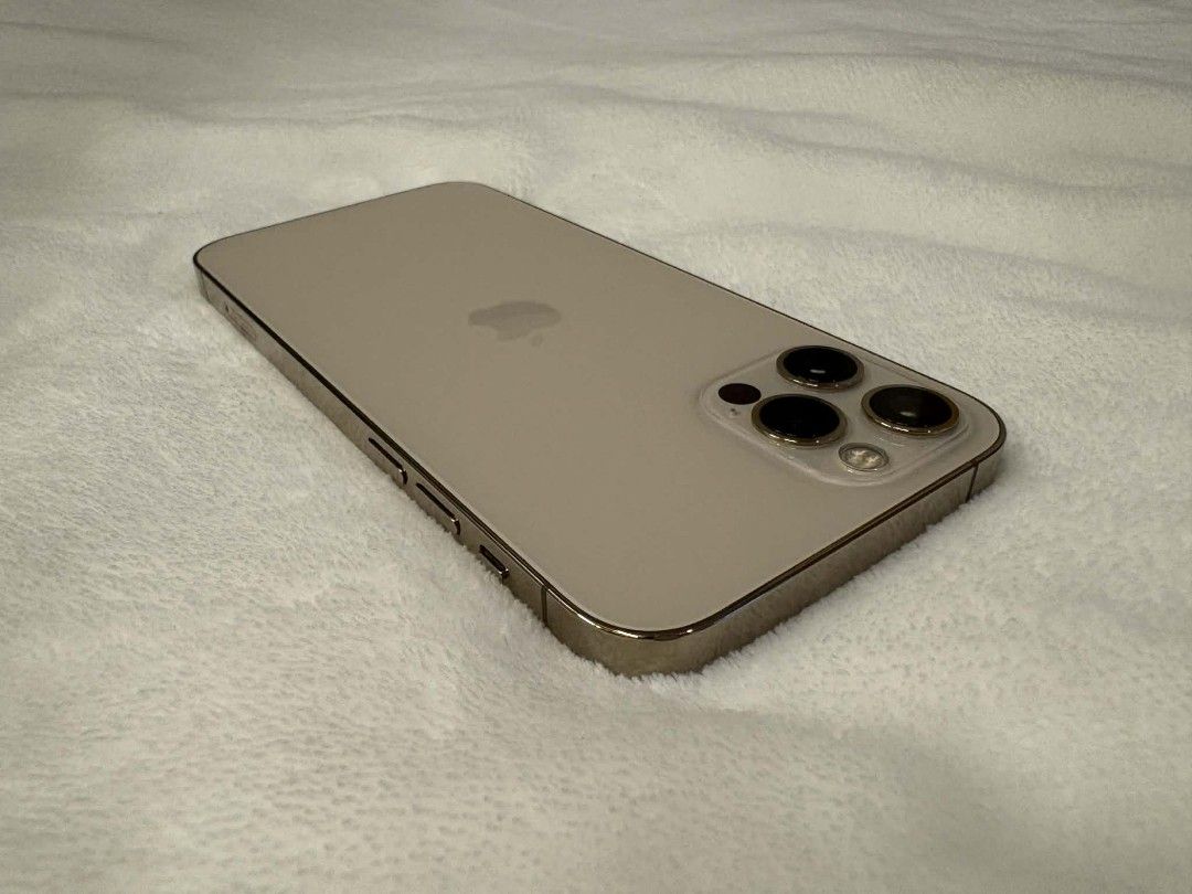 iPhone 12 PRO w/ box (same serial no) (Category: iPhone 12 Series) located in Makati City. Submitted by arjaa (Listing ID 1422340281, Image 1). Description: iPhone 12 PRO Gold 18k (negotiable) 256GB 75% Open line With newly installed tempered glass Well-used but well taken care of No cracks or heavy scratches No issues No history of repairs or part replacement Freebies: -Ringke Phone case -2 other phone cases -Phone wrist strap -with box 📍Makati