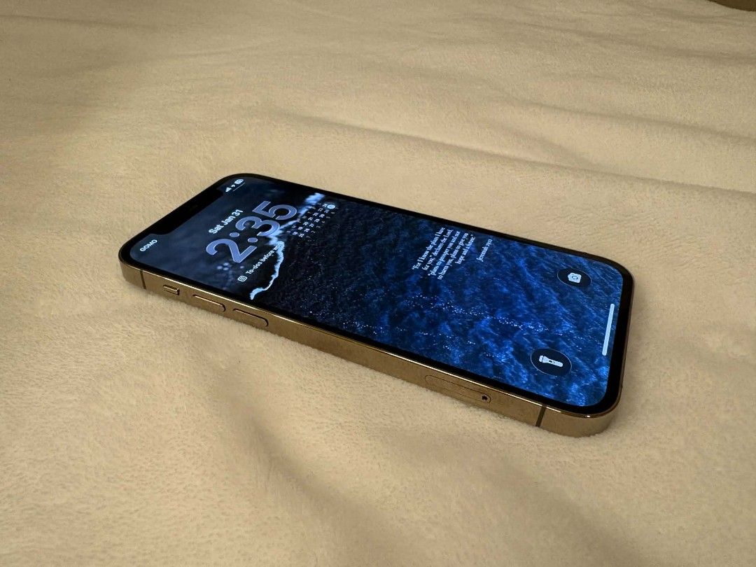 iPhone 12 PRO w/ box (same serial no) (Category: iPhone 12 Series) located in Makati City. Submitted by arjaa (Listing ID 1422340281, Image 3). Description: iPhone 12 PRO Gold 18k (negotiable) 256GB 75% Open line With newly installed tempered glass Well-used but well taken care of No cracks or heavy scratches No issues No history of repairs or part replacement Freebies: -Ringke Phone case -2 other phone cases -Phone wrist strap -with box 📍Makati