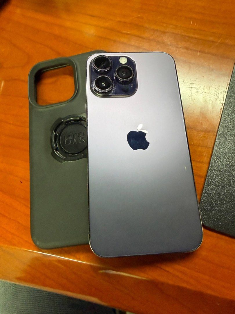 iPhone 14 Pro Max (Category: iPhone 14 Series) located in Quezon City. Submitted by __agn (Listing ID 1422294438, Image 2). Description: FOR SALE📱 Negotiable iPhone 14 Pro Max - Purple 128 GB Open-line ISSUES: Smudges, scratches BUT does not affect the display quality. Comes with free Ugreen Cable, Quad Lock Phone Case, UAG Phone Case.
