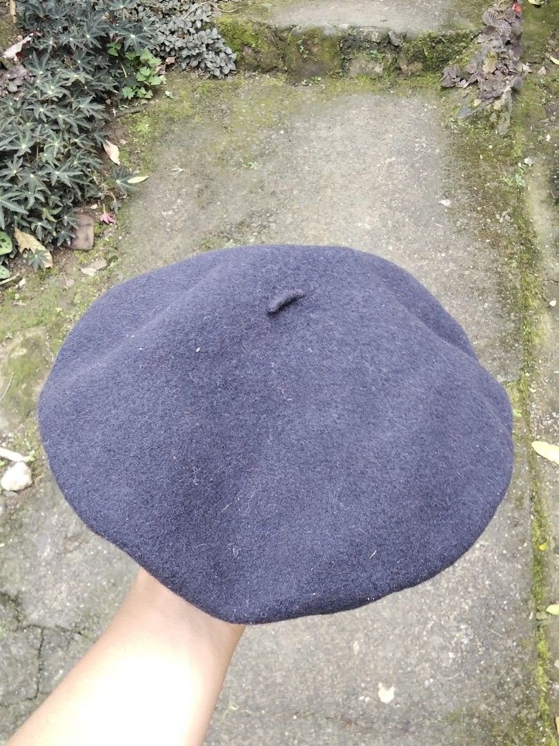 Kangol Wool Beret (Category: Caps & Hats) located in Quezon. Submitted by thrift.21 (Listing ID 1422306729, Image 1). Description: - Vintage Kangol beret - Made of wool - Classic round shape - Features Kangol label inside - Versatile accessory - Stylish and timeless.