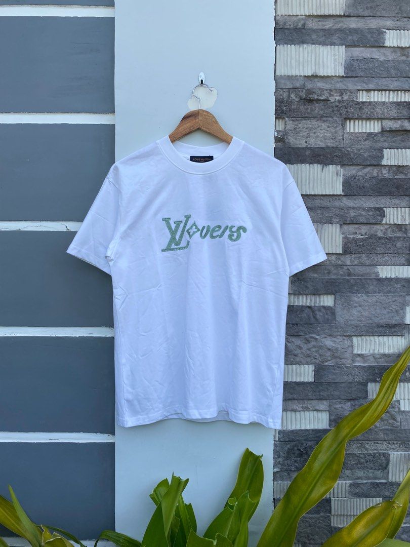 Louis vuitton (Category: Luxury Apparel) located in Villasis. Submitted by jbloots10 (Listing ID 1422366629, Image 1). Description: Louis vuitton tee embroidered W 21 L 27 Medium to large 10/10 overall Complete tags No flaws.