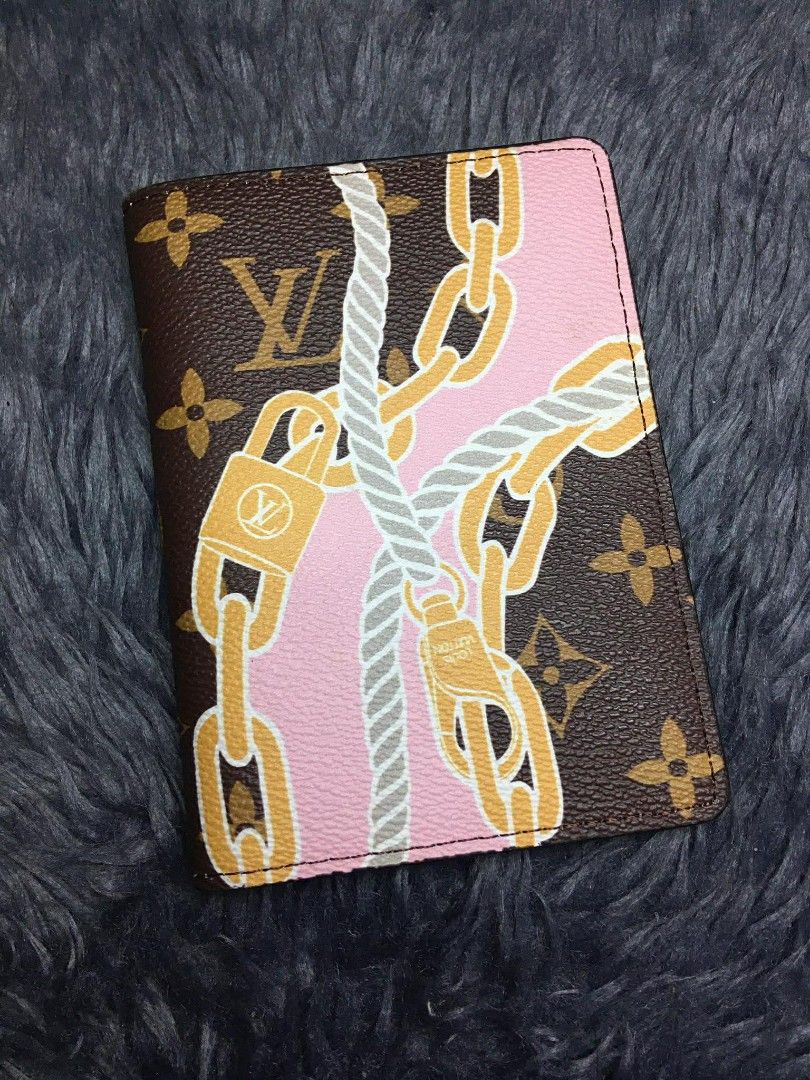 Louis Vuitton Monogram Canvass Passport Cover (Category: Luxury Bags & Wallets) located in Quezon City. Submitted by hikarishiddenalcove (Listing ID 1422343288, Image 1). Description: ✅️preloved ✅️Grade A/premium copy,bought in LA, USA. ✅️as is, no inclusions (box,etc) ✅️with signs of usage, check photos for reference please. ✅️same day shipping thru Lalamove ✅️can also do shipping thru JNT and LBC (next day ship out) Location: Laloma, Quezon Cit
