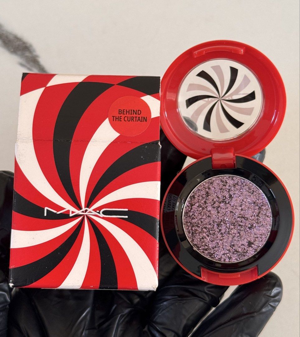 MAC Eyeshadow Limited Edition (Category: Makeup) located in Batangas. Submitted by maria0808 (Listing ID 1422382481, Image 3). Description: 🧡PRICE PER PIECE. 💛Shades: Ho Ho Hocus! Prrrplexing! Behind The Curtain.