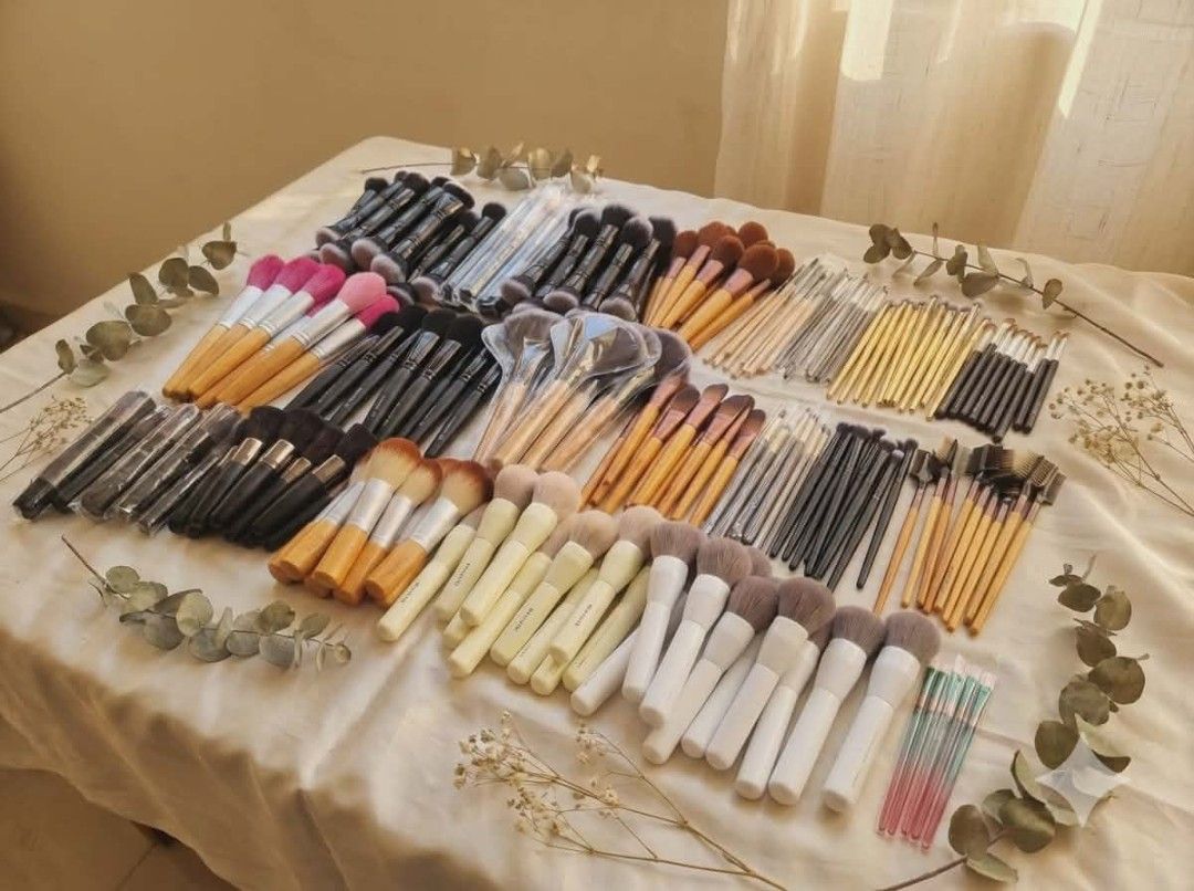 Make Up Brush Wholesale (Category: Makeup) located in Quezon City. Submitted by floreskari78555 (Listing ID 1422335147, Image 1). Description: Premium Brushes. Unbeatable Value. ​Now stocking a massive selection of branded makeup brushes. whether you need a single set for your personal kit or a bulk order for your shop, we have you covered. ​💼 Wholesale Details: ​Volume: 210 pieces per box ​Brands: Elf, Morphe, Mary Kay, Cala, Ecotools ​Conditio