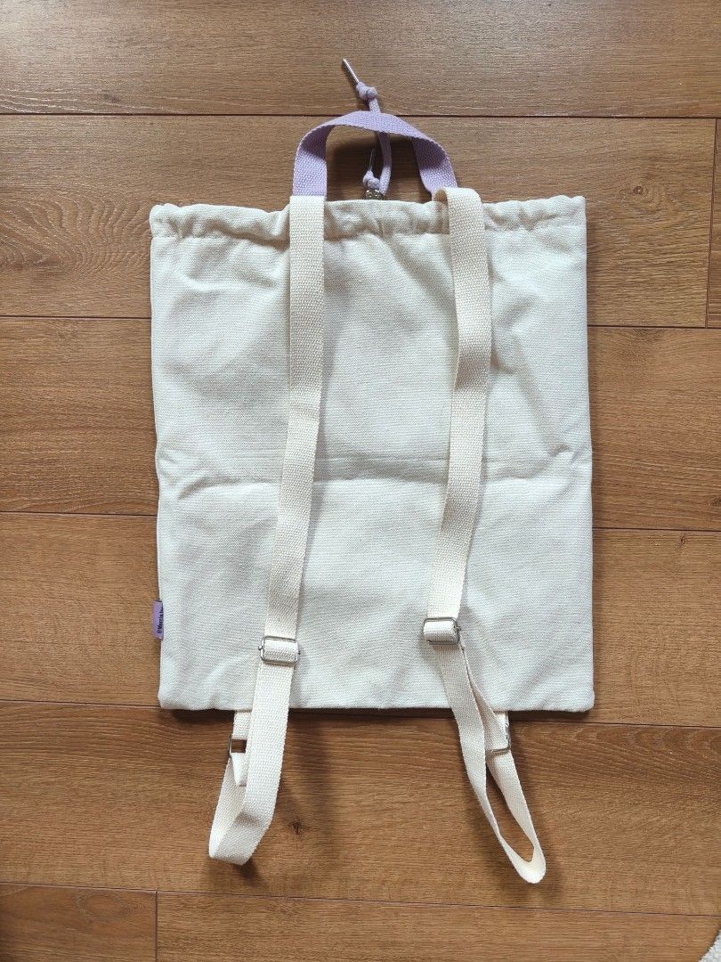 Miffy Drawstring Backpack （分類：背囊）位於 Hong Kong。 由 michellesi 提交（商品編號 1422276239，圖片 2）。簡介： • Miffy Drawstring Backpack • Embroidered design • Adjustable straps • Brand: HEMA • Purchased in Europe • Only worn once or twice • Good condition。