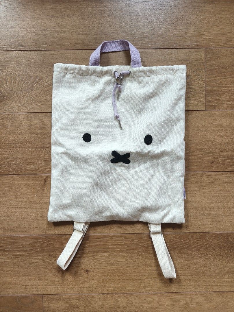 Miffy Drawstring Backpack （分類：背囊）位於 Hong Kong。 由 michellesi 提交（商品編號 1422276239，圖片 1）。簡介： • Miffy Drawstring Backpack • Embroidered design • Adjustable straps • Brand: HEMA • Purchased in Europe • Only worn once or twice • Good condition。