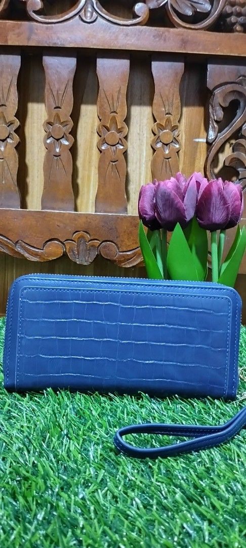 Original Mikana Aikawa Blue Long Wallet (Category: Wallets & Card holders) located in Makati City. Submitted by ileys_29 (Listing ID 1422314344, Image 2). Description: Mikana Aikawa Blue Long Wallet Price: 180 Online Price: 846 - Brandnew - NO ISSUES - Long wallet with zipper closure and detachable wrist strap holder. - 10×19.6×3cm - Three full length cash compartments - 8 card slots - One zipper compartment. - Small paper bag included..