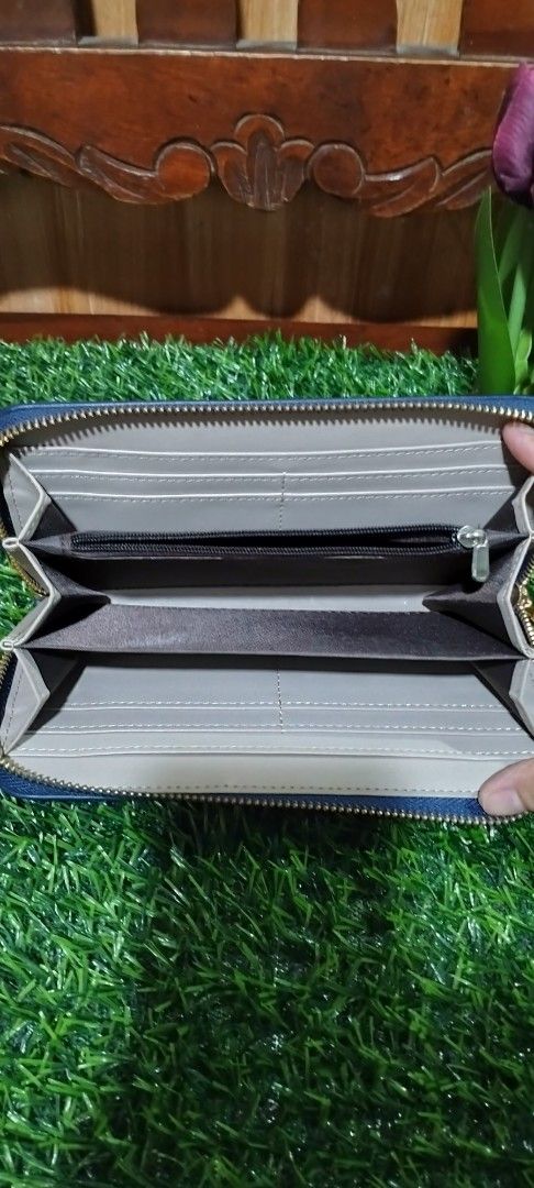Original Mikana Aikawa Blue Long Wallet (Category: Wallets & Card holders) located in Makati City. Submitted by ileys_29 (Listing ID 1422314344, Image 3). Description: Mikana Aikawa Blue Long Wallet Price: 180 Online Price: 846 - Brandnew - NO ISSUES - Long wallet with zipper closure and detachable wrist strap holder. - 10×19.6×3cm - Three full length cash compartments - 8 card slots - One zipper compartment. - Small paper bag included..