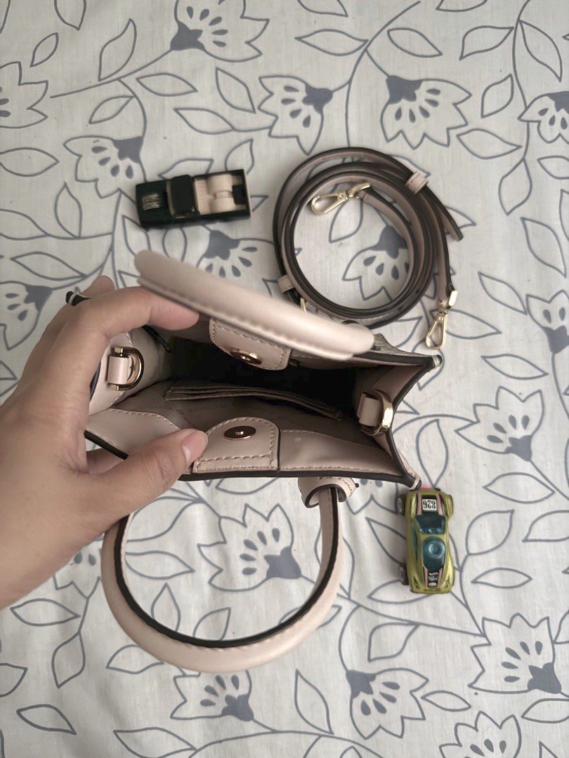 MK mercer extra-small (Category: Luxury Bags & Wallets) located in Calamba. Submitted by awiandradezara (Listing ID 1381086756, Image 3). Description: RFS: Declutterring Mk mercer pebble leather in pink Very pretty in actual Bought in canada for 5.9k Like new and now issue 💡Reminders: » Prices are EXCLUSIVE of Shipping Fee » Courier: Flash Express or J&T shipping fee depends on your location » Mode of Payment: BPI ; Gcash ; Maya » Delivery Lead 