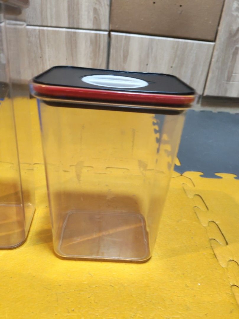Neoflam air tight rice/cereal storage (Category: Food Organization & Storage) located in Makati City. Submitted by momsieapril (Listing ID 1422282136, Image 3). Description: Selling 2 pcs. Bought at sm makati. Price range 300-450 each 3.6 and 2.8 liters.