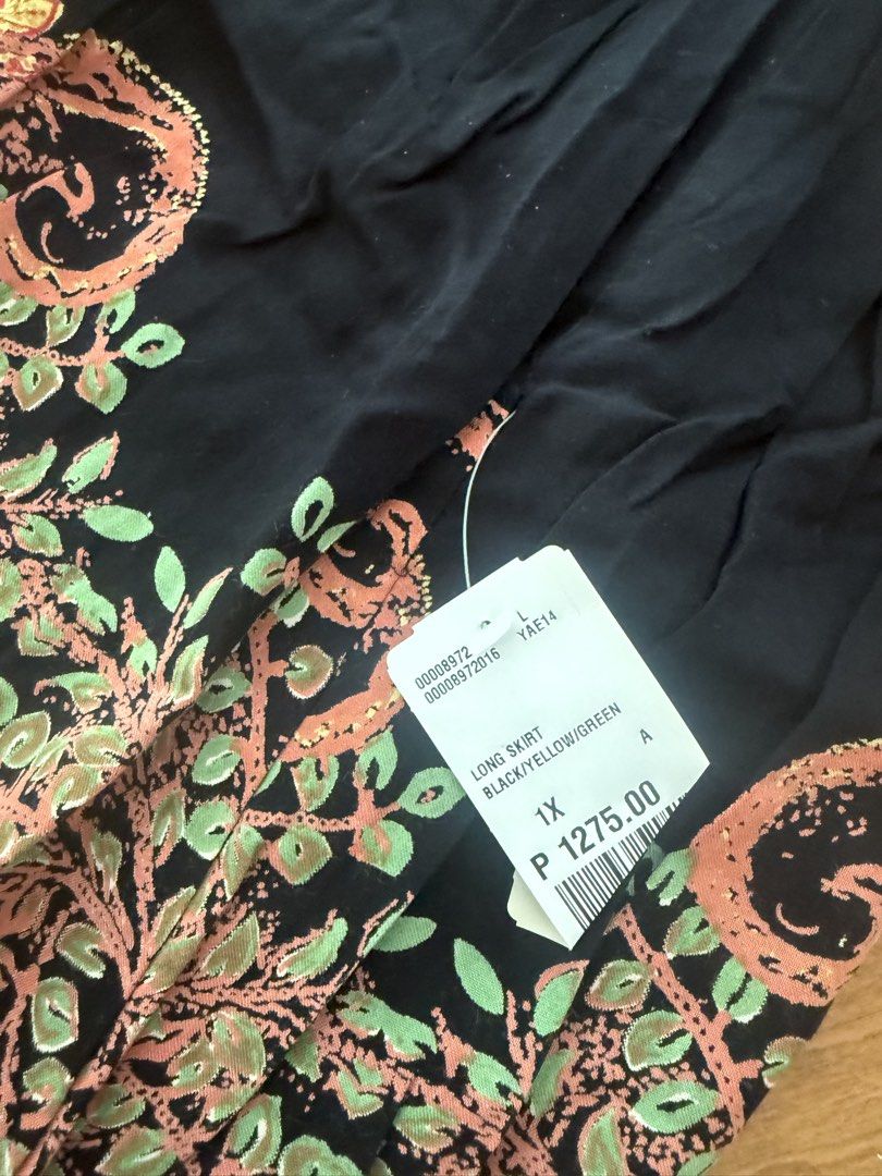 New Forever 21 maxi skirt (Category: Skirts) located in Makati City. Submitted by nmvs1 (Listing ID 1422275473, Image 3). Description: New with tag forever 21 maxi skirt 1xl size Garter waist Bought for 1295.