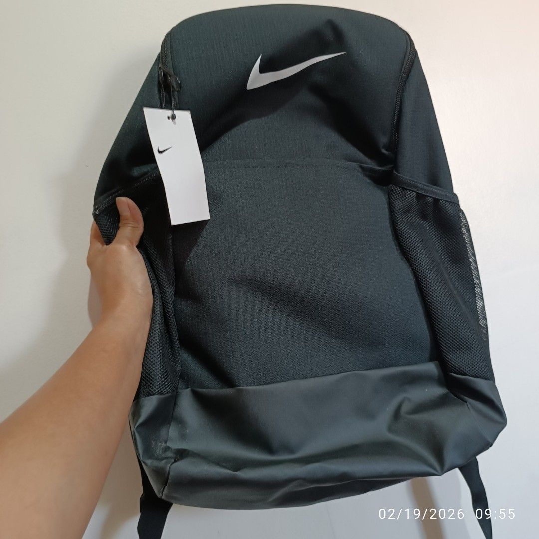 Nike Backpack (Category: Backpacks) located in Bacoor. Submitted by pamelott (Listing ID 1422242068, Image 1). Description: - Nike backpack - Sleek design - Main compartment and front pocket - Mesh side pocket for water bottle - Padded shoulder straps for comfort - Includes tag with suggested retail price - Brand new.
