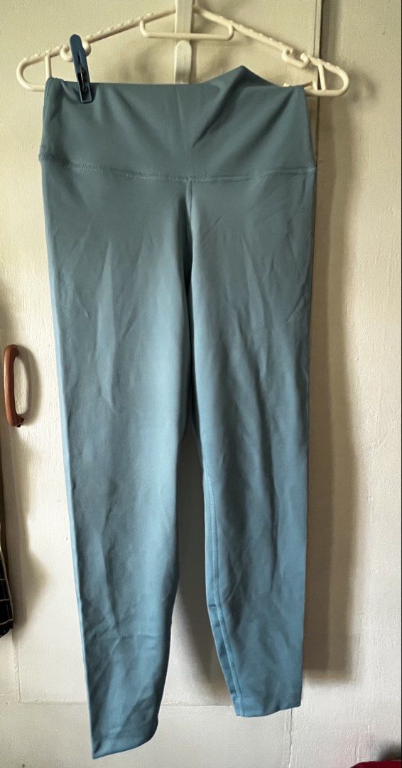 Nike Dri-FIT Leggings - Blue (Category: Activewear) located in Mandaluyong City. Submitted by PRETTYMNL_05 (Listing ID 1422267156, Image 1). Description: Nike leggingS Size medium Color: TEAL .