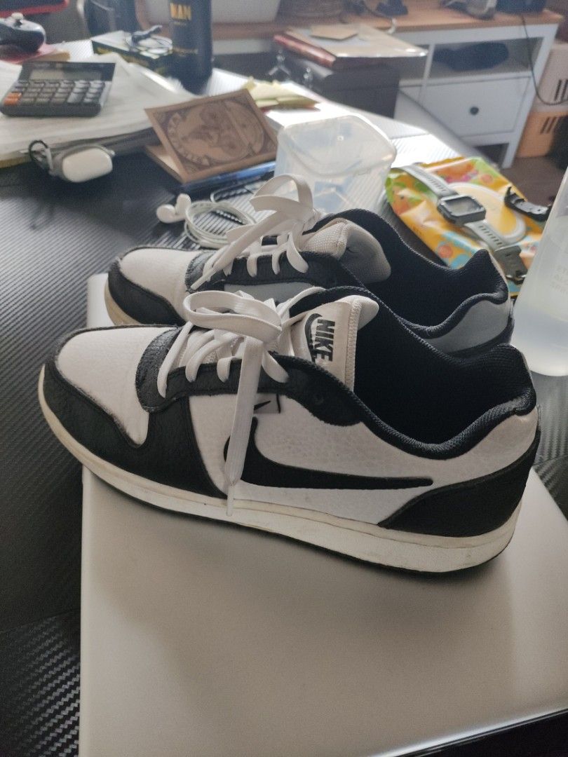 Nike Ebernon (Category: Sneakers) located in Quezon City. Submitted by wardaddy0418 (Listing ID 1422294863, Image 3). Description: - Black and white colorway - US size 8.5 - White upper with black accents - Nike swoosh detail - Classic design - Nike logo on tongue and heel mop: gcash or bpi ship through lalamove or grab sf will be shouldered by the buyer.