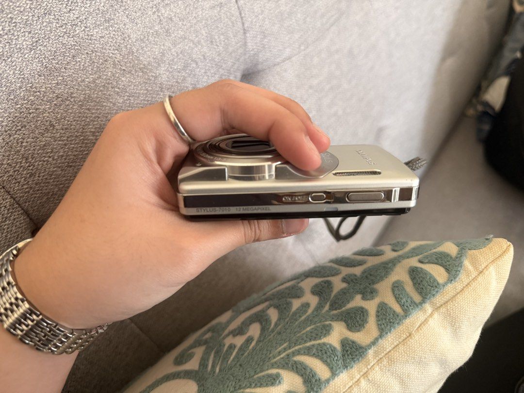 Olympus Stylus 7010 (Category: Cameras) located in Caloocan City. Submitted by warmbird.02d578 (Listing ID 1422317017, Image 3). Description: Condition: 8/10 body (signs of usage) Bought used from thecameraclubph Details: • 12MP • 7x optical zoom • 5x digital zoom • all buttons working Comes with charger, pouch, wrist strap, and 2GB SD Card.