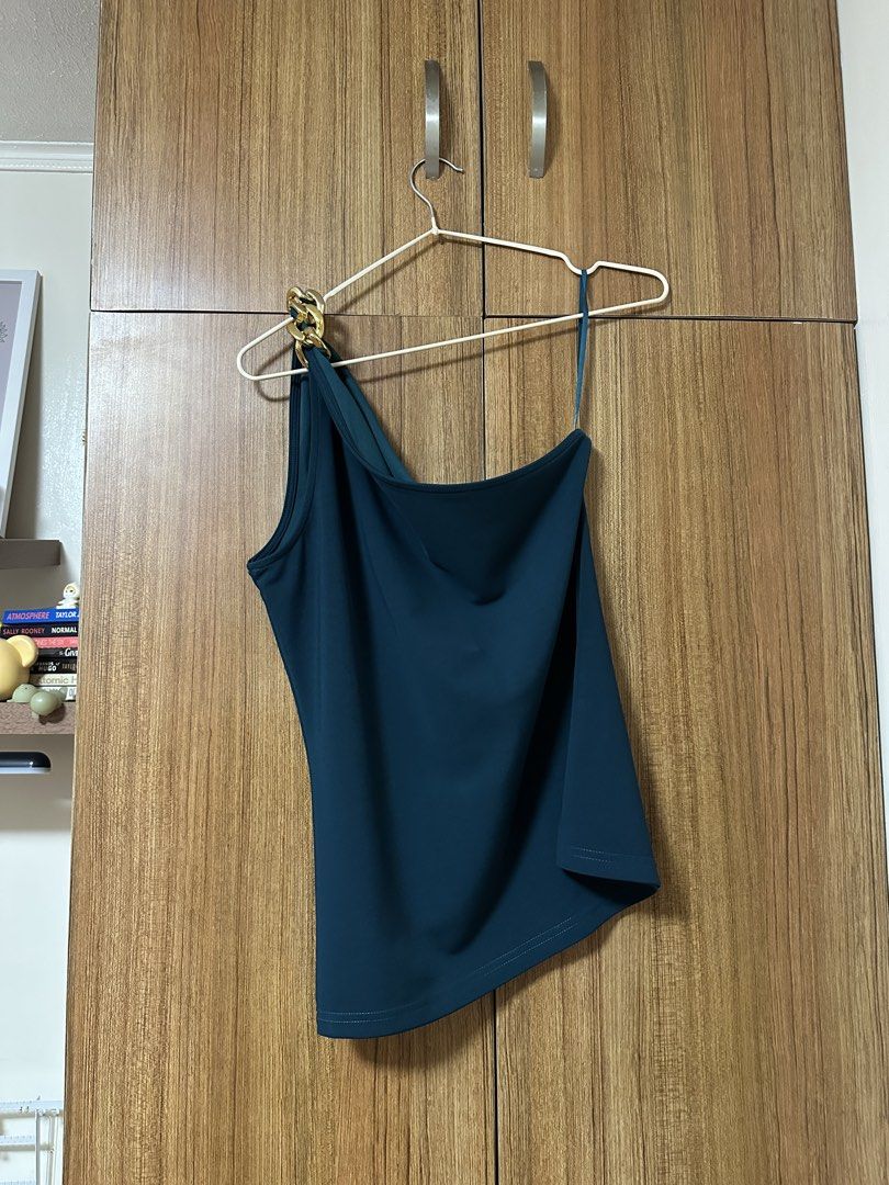One shoulder top with gold chain detail (Category: Sleeveless) located in Quezon City. Submitted by declutters.bianca (Listing ID 1422348069, Image 1). Description: Shein one shoulder top with gold chain detail emerald green RFS: Decluttering 📍QC/BGC/Makati.