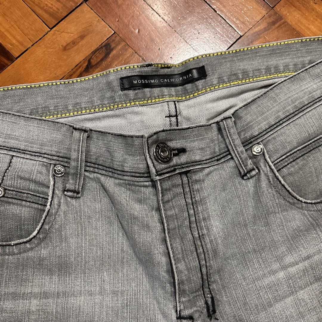 Original Mossimo Gray Jorts (Category: Shorts) located in Quezon City. Submitted by fishballer9000 (Listing ID 1422346225, Image 2). Description: 🦍 Mossimo Gray Jorts with yellow stitching ! size: fits L-XL, 33-34 inches waistline.