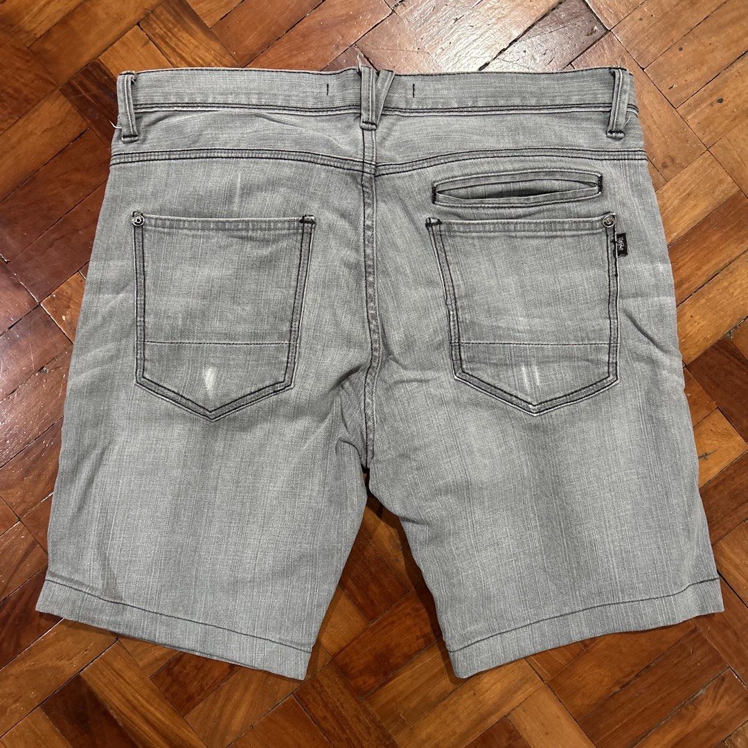 Original Mossimo Gray Jorts (Category: Shorts) located in Quezon City. Submitted by fishballer9000 (Listing ID 1422346225, Image 3). Description: 🦍 Mossimo Gray Jorts with yellow stitching ! size: fits L-XL, 33-34 inches waistline.