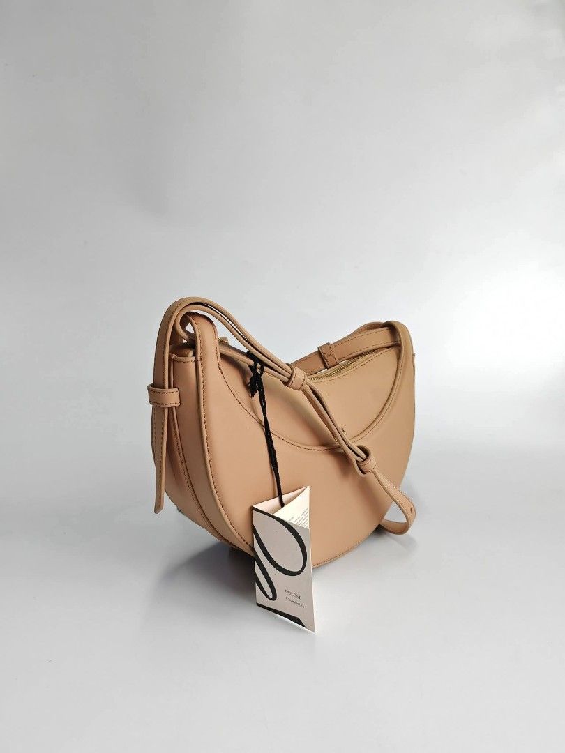 Original Polene Crescent Shoulder Bag (Category: Shoulder Bags) located in Quezon City. Submitted by hollowwillow (Listing ID 1422271937, Image 2). Description: -Authentic Polene crescent shoulder bag - actual bag posted, what you see is what you get - Zip closure - Adjustable strap - Spacious interior - Minimalist design - Made of leather - Light beige interior lining - Includes tag ⚠️ STRICTLY PAYMENT FIRST AND WE DO THE BOOKING ⚠️ NO MEET UP, 