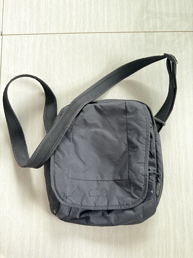 Pacsafe Black Messenger Bag (Category: Sling Bags) located in Cebu City. Submitted by wickwoo (Listing ID 1422315718, Image 1). Description: Pacsafe crossbody bag Used.