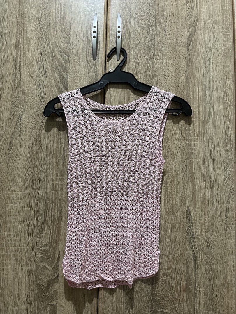 Pink Crochet Sleeveless Top (Category: Sleeveless) located in Mandaluyong City. Submitted by from.soph (Listing ID 1422380603, Image 1). Description: - no flaws; used once - fits xs-s - perfect for a cover up MoP: GCash, Maya, GoTyme, BDO MoD: Grab, Lalamove, GoGo Xpress, LBC (shouldered by buyer) DM for inquiries or more photos .