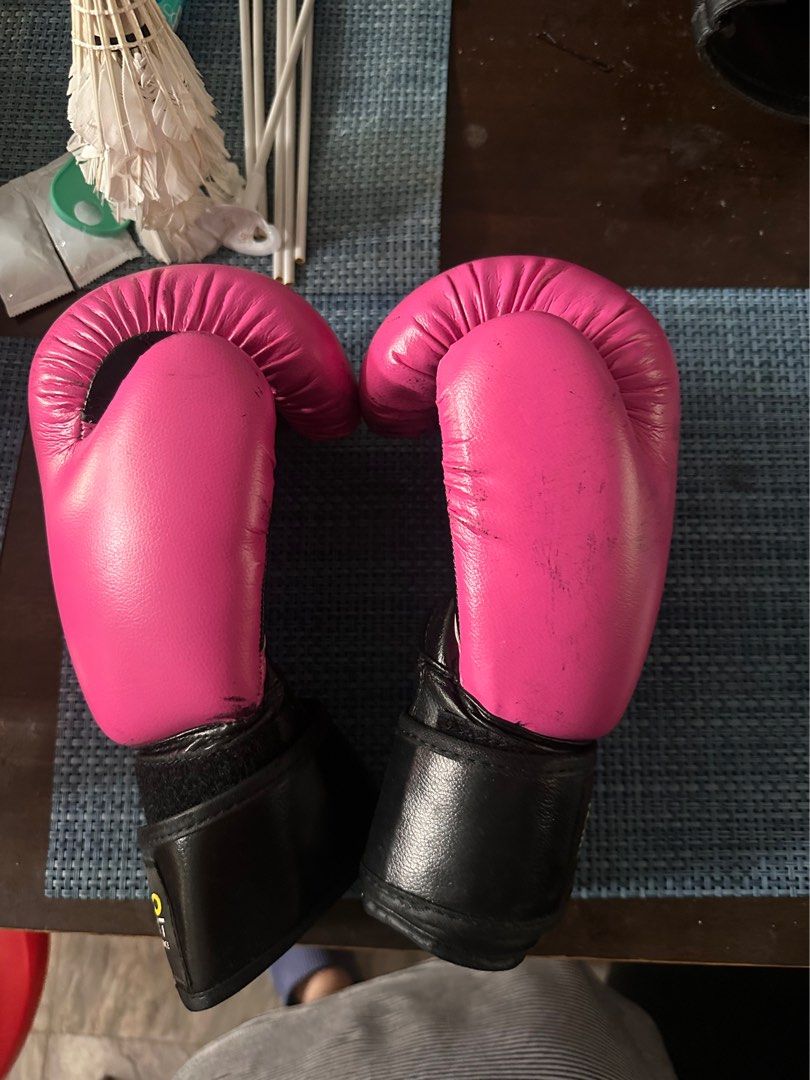 Pro Sport Boxing Gloves 8oz (Category: Combat Sports) located in Quezon City. Submitted by decluttertherapymnl (Listing ID 1422310895, Image 2). Description: For Sale Used Boxing Gloves pero natambak. Issue: Leather melt? Kumakapit black ink? RFS: Di ginamit ng binigyan Pick up at Pasig Payment online or upon pick up .