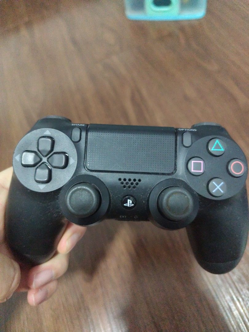 Ps 4 remote controller (Category: Controllers) located in Singapore. Submitted by sing4g (Listing ID 1422255171, Image 1). Description: .