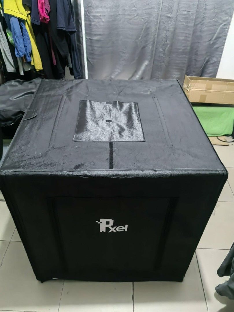 Pxel Photo Studio Box (Category: Storage Boxes & Baskets) located in Angeles City. Submitted by ronaldfavored (Listing ID 1422268094, Image 2). Description: - Pixel photo studio box - Perfect for product photography - Black exterior - Reflective silver interior - Top opening for overhead shots - Front opening Original price is 3850 No issue. Gagamitin nalang. Slightly negotiable .