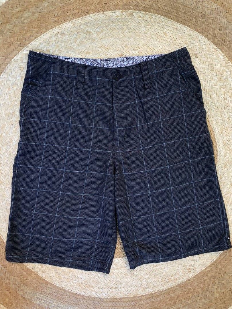 Quiksilver Plaid Shorts Size 31 (Category: Shorts) located in Cabiao. Submitted by choizes4433 (Listing ID 1422378485, Image 1). Description: - Quiksilver plaid shorts - Size 31 - Button closure - Two back pockets - Embroidered Quiksilver logo - Unique inside lining design - Made in India.