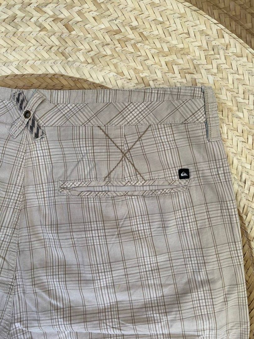 Quiksilver Plaid Shorts Size 34 (Category: Shorts) located in Cabiao. Submitted by choizes4433 (Listing ID 1422378894, Image 3). Description: - Quiksilver plaid shorts - Size: 34 - Material: 100% cotton - Features: Button closure, two front pockets - Made in Vietnam - Classic plaid pattern in neutral tones - Ideal for casual wear.