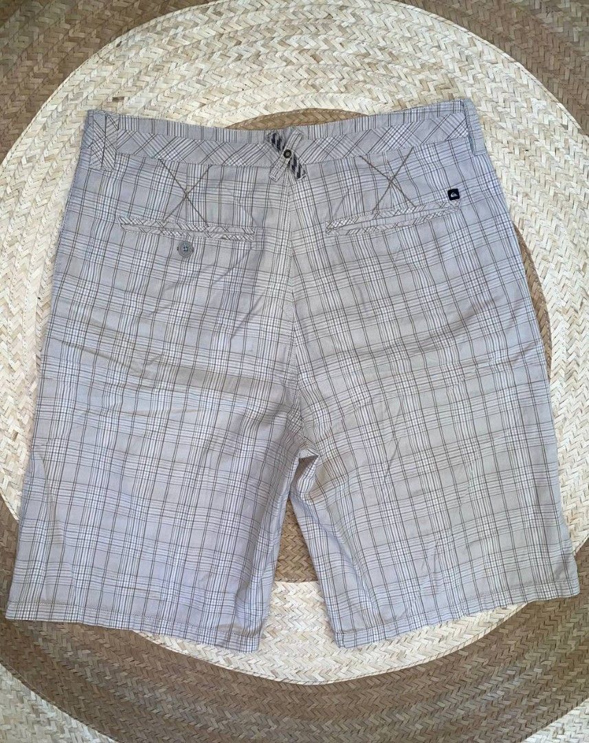 Quiksilver Plaid Shorts Size 34 (Category: Shorts) located in Cabiao. Submitted by choizes4433 (Listing ID 1422378894, Image 2). Description: - Quiksilver plaid shorts - Size: 34 - Material: 100% cotton - Features: Button closure, two front pockets - Made in Vietnam - Classic plaid pattern in neutral tones - Ideal for casual wear.