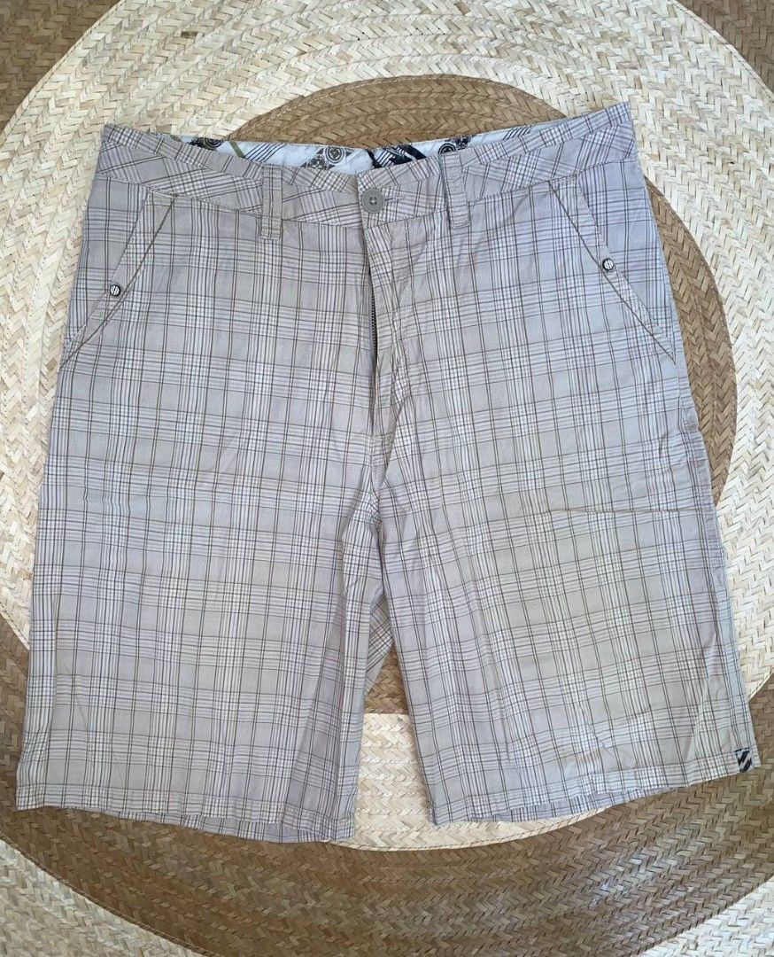 Quiksilver Plaid Shorts Size 34 (Category: Shorts) located in Cabiao. Submitted by choizes4433 (Listing ID 1422378894, Image 1). Description: - Quiksilver plaid shorts - Size: 34 - Material: 100% cotton - Features: Button closure, two front pockets - Made in Vietnam - Classic plaid pattern in neutral tones - Ideal for casual wear.