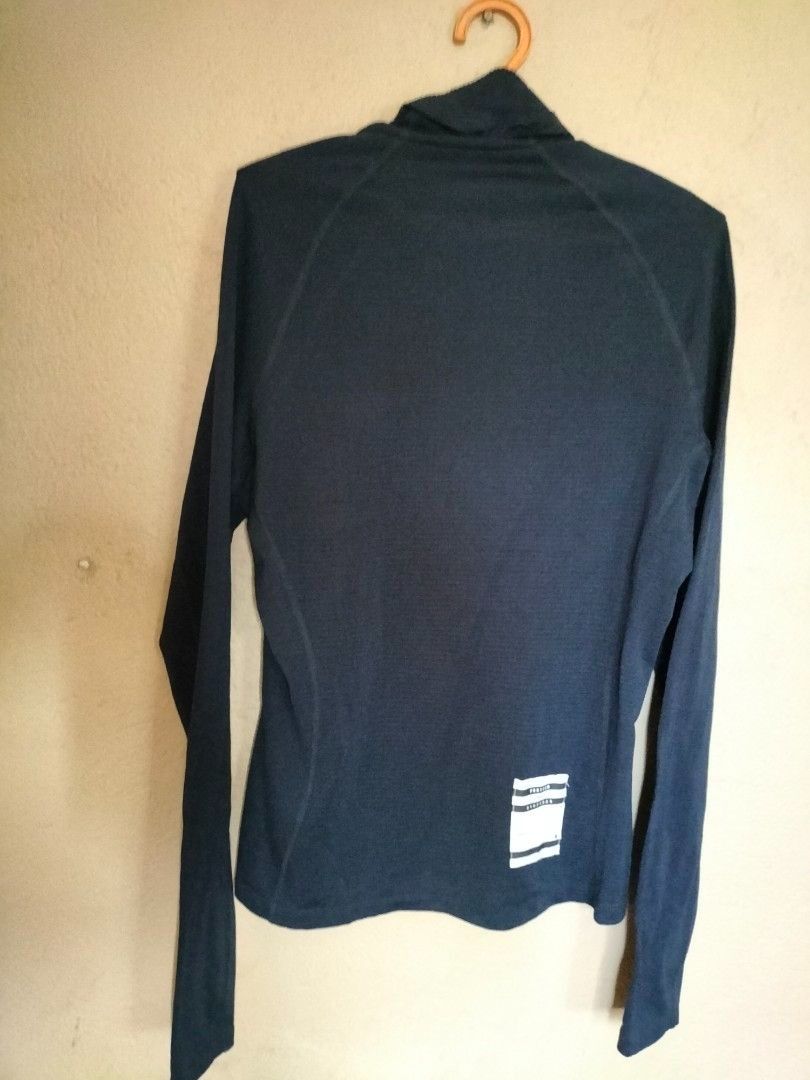 Rapha Men’s Pro Team Thermal Base Layer Long Sleeve (Medium) (Category: Activewear) located in Santa Rosa. Submitted by tindahannitimi (Listing ID 1422347220, Image 2). Description: Rapha Men’s Pro Team Thermal Base Layer Long Sleeve (Medium) 𝗔𝗧𝗧𝗘𝗡𝗧𝗜𝗢𝗡 𝗧𝗢 𝗕𝗨𝗬𝗘𝗥𝗦: Colors may slightly vary due to lighting. Please manage your expectations all items are thrifted. Items may have minor lint, faint stains or sign of wear. No return / No