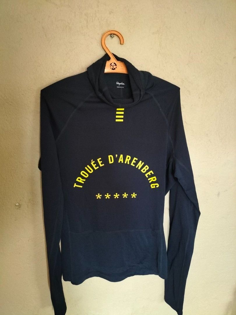Rapha Men’s Pro Team Thermal Base Layer Long Sleeve (Medium) (Category: Activewear) located in Santa Rosa. Submitted by tindahannitimi (Listing ID 1422347220, Image 1). Description: Rapha Men’s Pro Team Thermal Base Layer Long Sleeve (Medium) 𝗔𝗧𝗧𝗘𝗡𝗧𝗜𝗢𝗡 𝗧𝗢 𝗕𝗨𝗬𝗘𝗥𝗦: Colors may slightly vary due to lighting. Please manage your expectations all items are thrifted. Items may have minor lint, faint stains or sign of wear. No return / No