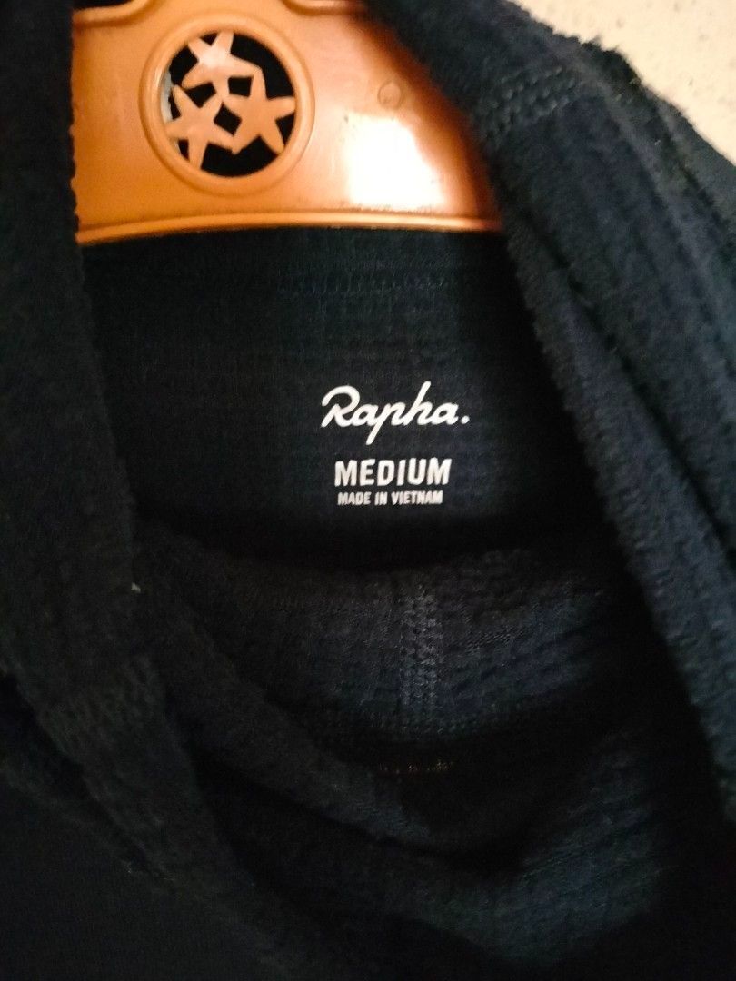 Rapha Men’s Pro Team Thermal Base Layer Long Sleeve (Medium) (Category: Activewear) located in Santa Rosa. Submitted by tindahannitimi (Listing ID 1422347220, Image 3). Description: Rapha Men’s Pro Team Thermal Base Layer Long Sleeve (Medium) 𝗔𝗧𝗧𝗘𝗡𝗧𝗜𝗢𝗡 𝗧𝗢 𝗕𝗨𝗬𝗘𝗥𝗦: Colors may slightly vary due to lighting. Please manage your expectations all items are thrifted. Items may have minor lint, faint stains or sign of wear. No return / No